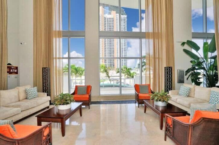 Beachfront Resort - Pool - Ocean View Balcony- Gym Miami Beach Buitenkant foto