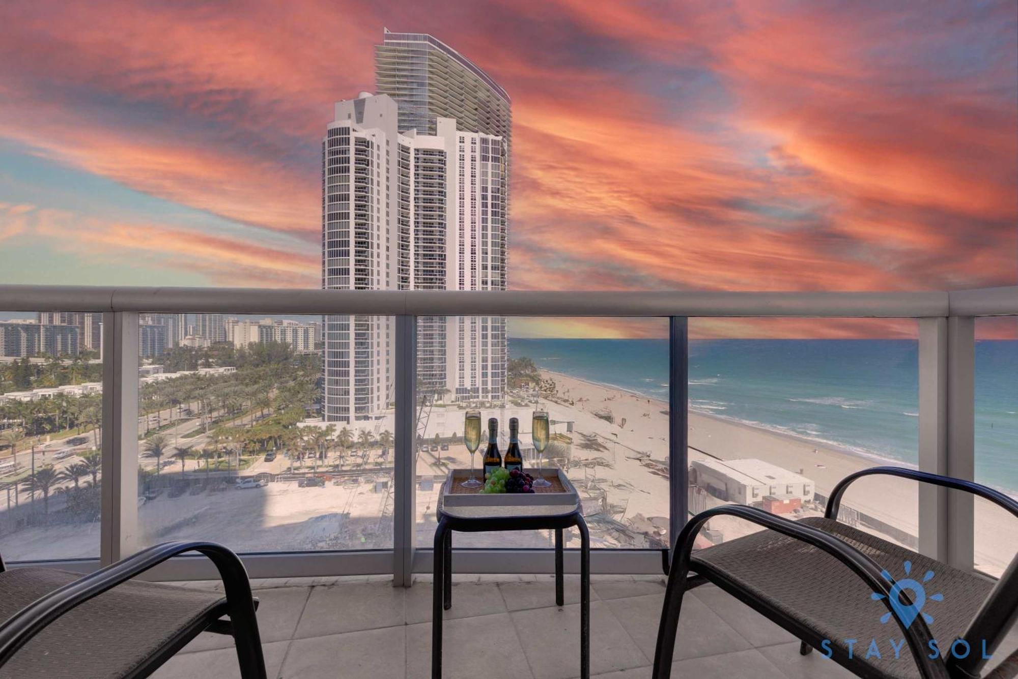 Beachfront Resort - Pool - Ocean View Balcony- Gym Miami Beach Buitenkant foto