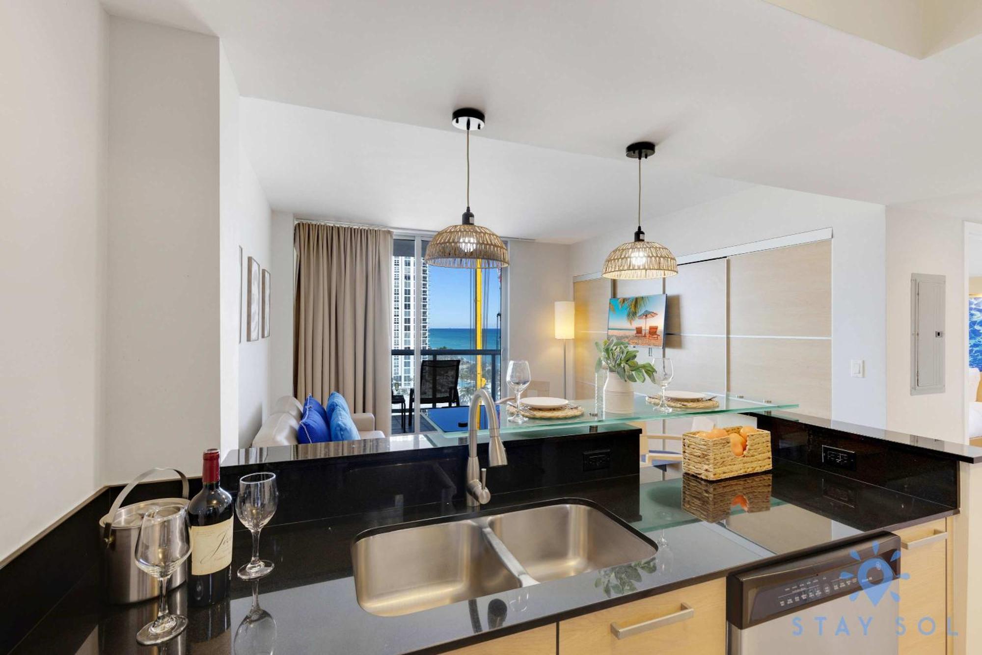 Beachfront Resort - Pool - Ocean View Balcony- Gym Miami Beach Buitenkant foto